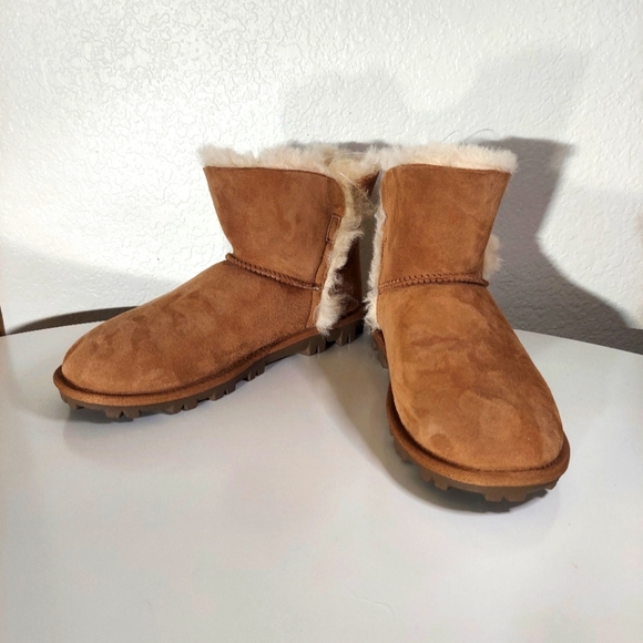 Kirkland Signature Chestnut Suede Short Shearling Boots - Picture 9 of 15